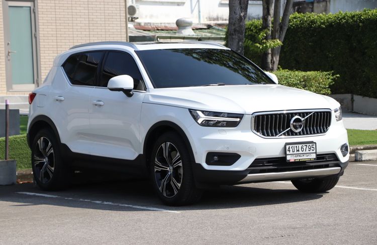 Volvo XC40 2020 Recharge 1.5 T5 Inscription Utility-car ปลั๊กอินไฮบริด (PHEV) ไม่ติดแก๊ส เกียร์อัตโนมัติ ขาว รูปที่ 2