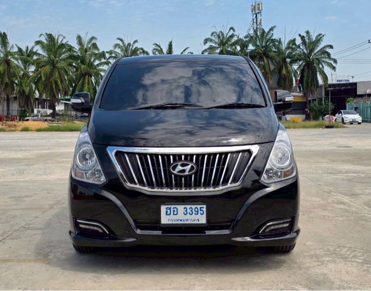 รถ Hyundai H-1  2.5 Maesto Touring สี ดำ