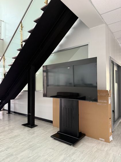 จำหน่าย ขาตั้งทีวี ฟรีอุปกรณ์พร้อมสำหรับการติดตั้ง วัสดุขาตั้งทีวีเป็นเหล็ก แข็งแรง มาพร้อมล้อเลื่อน รูปที่ 13