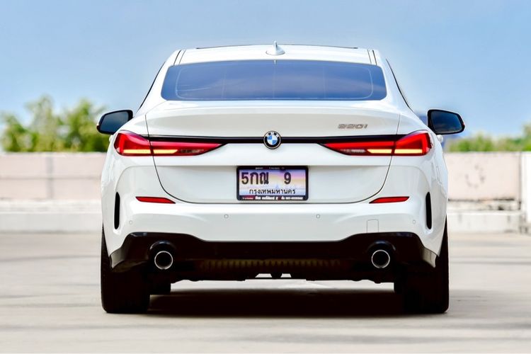 BMW Series 2 2021 220i Sedan เบนซิน ไม่ติดแก๊ส เกียร์อัตโนมัติ ขาว รูปที่ 4