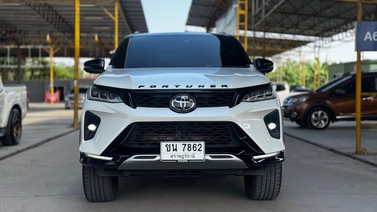 Toyota Fortuner 2022 2.4 Legender Black Top 4WD Utility-car ดีเซล ไม่ติดแก๊ส เกียร์อัตโนมัติ ขาว รูปที่ 2