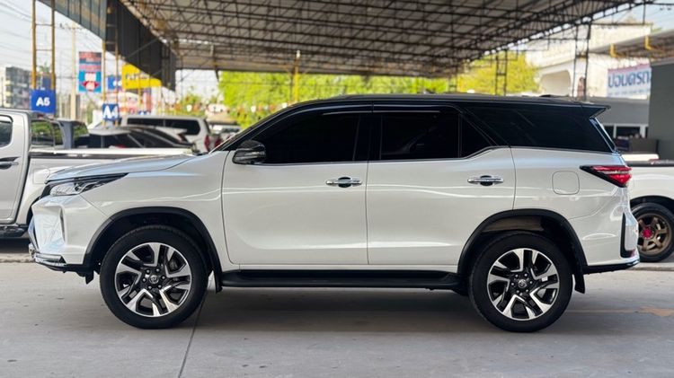 Toyota Fortuner 2022 2.4 Legender Black Top 4WD Utility-car ดีเซล ไม่ติดแก๊ส เกียร์อัตโนมัติ ขาว รูปที่ 4