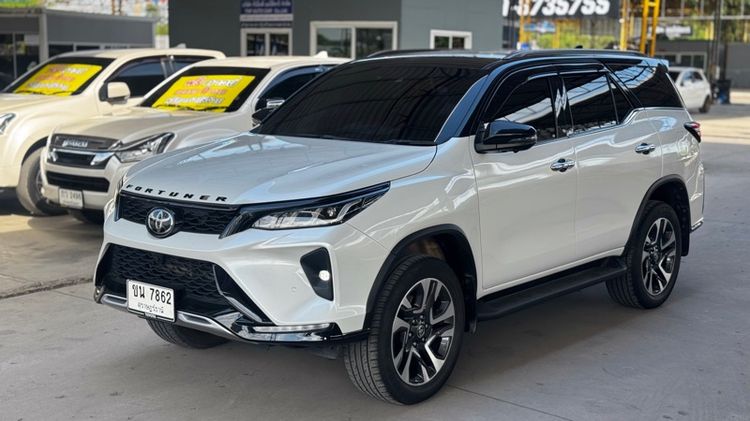 Toyota Fortuner 2022 2.4 Legender Black Top 4WD Utility-car ดีเซล ไม่ติดแก๊ส เกียร์อัตโนมัติ ขาว รูปที่ 3