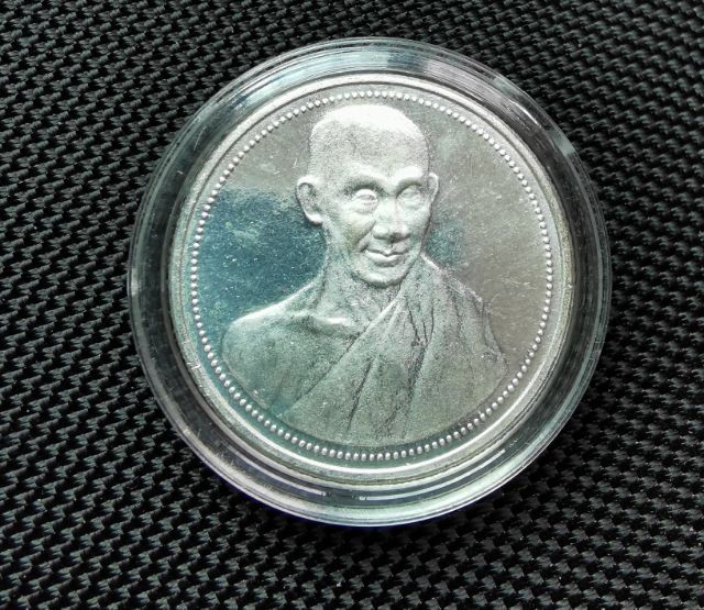 เหรียญเพิร์ธเสาร์5มหามงคล12ราศีด้านหลัง12นักษัตร​ หลวงพ่อเกษรเขมโกปี2537เนื้อเงินขัดเงา