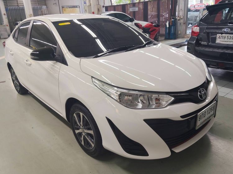 Toyota Yaris ATIV 2020 1.2 Mid Sedan เบนซิน ไม่ติดแก๊ส เกียร์อัตโนมัติ ขาว รูปที่ 2