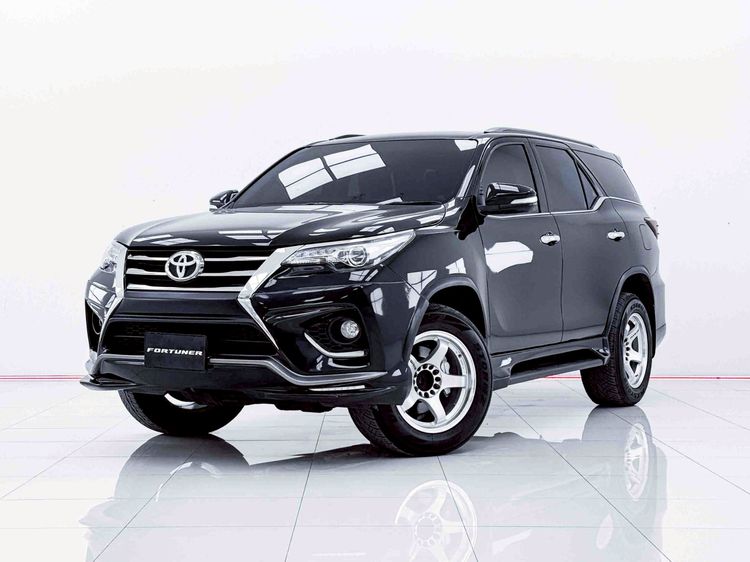 รถ Toyota Fortuner 2.8 TRD Sportivo สี ดำ