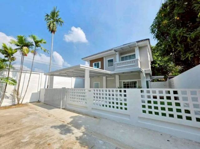 บ้านเดี่ยว หมู่บ้านปิยวรารมย์ 4 บ้านกล้วย-ไทรน้อย ทวีวัฒนา 
นนทบุรี บางกรวย-ไทรน้อย  รถไฟฟ้าสายสีม่วง- คลองบางไผ่ เซ็นทรัลเวสต์เกต รพ.เกษมราษฎร์
