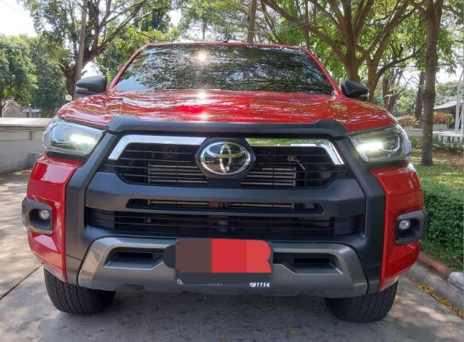 รถ Toyota Hilux Revo 2.8 G Rocco 4WD สี แดง