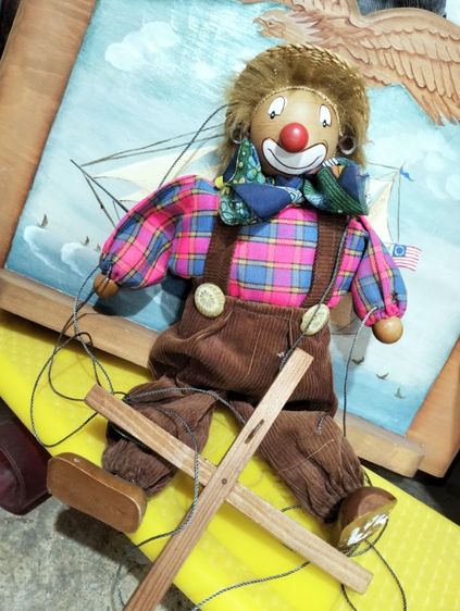 ตัวตลก vintage ชักใย