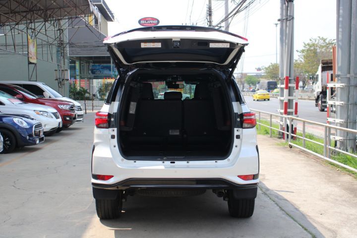 Toyota Fortuner 2023 2.4 Legender Black Top 4WD Utility-car ดีเซล เกียร์อัตโนมัติ ขาว รูปที่ 4