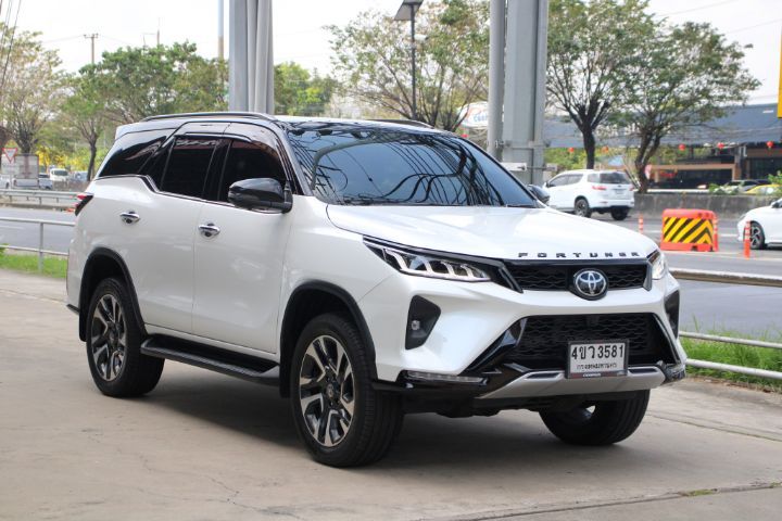 Toyota Fortuner 2023 2.4 Legender Black Top 4WD Utility-car ดีเซล เกียร์อัตโนมัติ ขาว รูปที่ 2