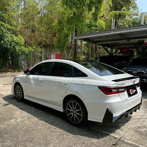 Toyota Yaris ATIV 2025 1.5 HEV GR SPORT Sedan ไฮบริด ไม่ติดแก๊ส เกียร์อัตโนมัติ ขาว รูปที่ 4