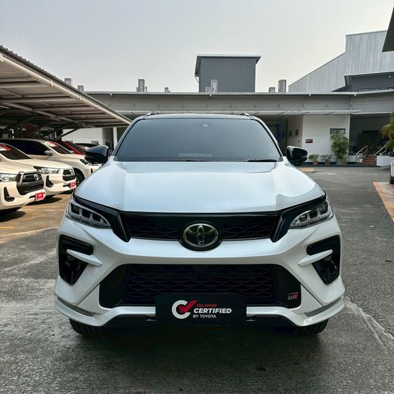 Toyota Fortuner 2025 2.8 GR Sport Sport Black Top 4WD Utility-car ดีเซล ไม่ติดแก๊ส เกียร์อัตโนมัติ ขาว รูปที่ 3