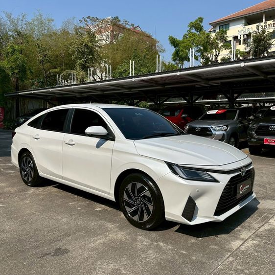 Toyota Yaris ATIV 2025 1.5 HEV Premium Sedan เบนซิน ไม่ติดแก๊ส เกียร์อัตโนมัติ ขาว