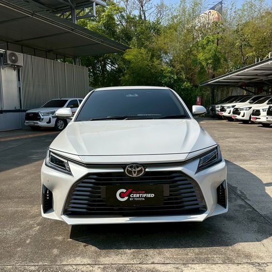 Toyota Yaris ATIV 2025 1.5 HEV Premium Sedan เบนซิน ไม่ติดแก๊ส เกียร์อัตโนมัติ ขาว รูปที่ 2