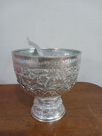 ขันใส่บาตร