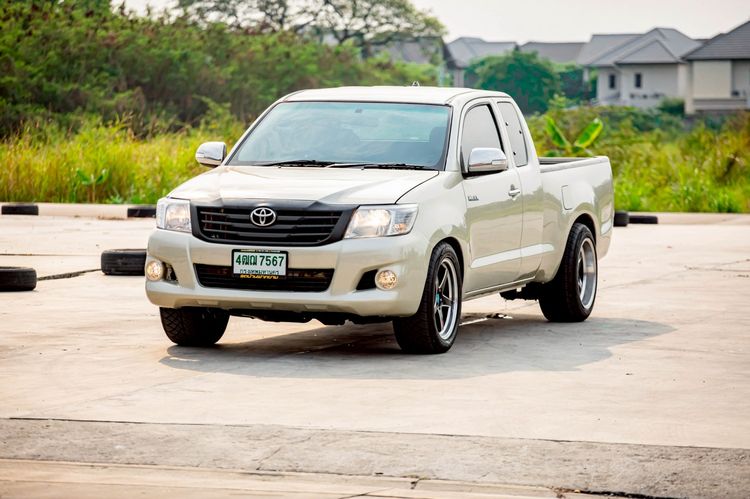 รถ Toyota Hilux Vigo Champ Smart Cab 2.7 J สี น้ำตาล