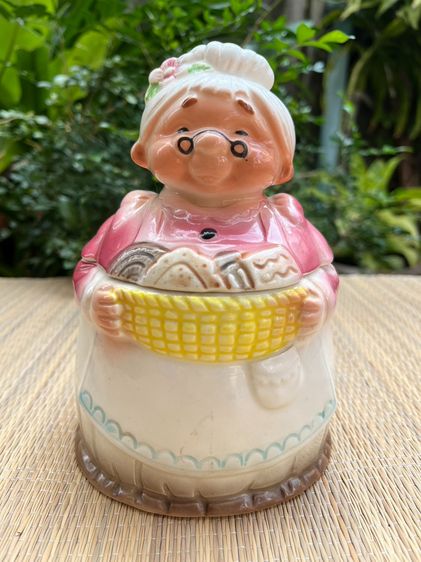 ของตกแต่งบ้านอื่นๆ โถเซรามิก รูปคุณยาย งานเพ้นท์มือญี่ปุ่น