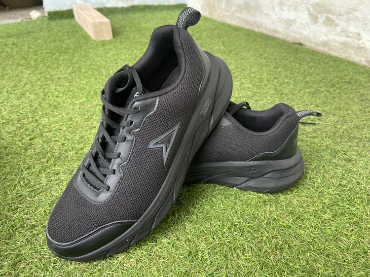 ดำ UK 8 | EU 42 | US 8.5 อื่นๆ รองเท้าผ้าใบใหม่ ใส่ครั้งเดียว