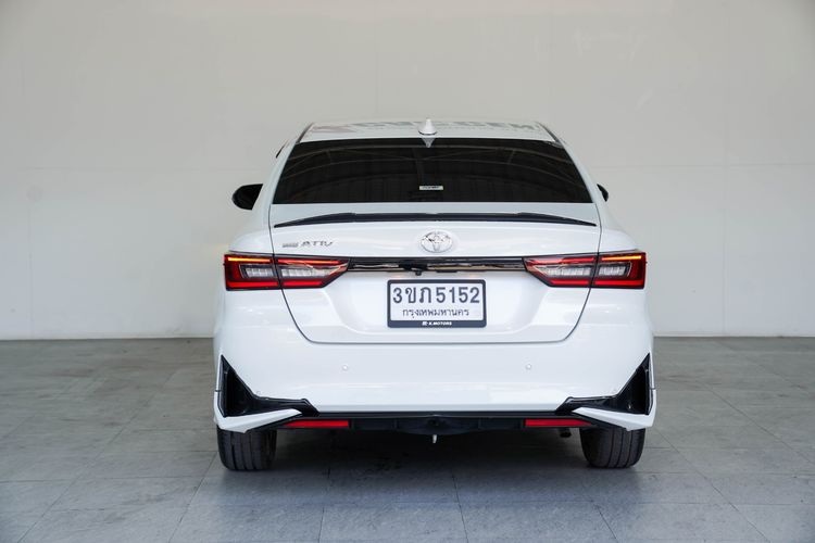 Toyota Yaris ATIV 2022 1.2 Premium Luxury Sedan เบนซิน ไม่ติดแก๊ส เกียร์อัตโนมัติ ขาว รูปที่ 4