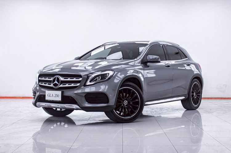 รถ Mercedes-Benz GLA-Class GLA250 สี เทา