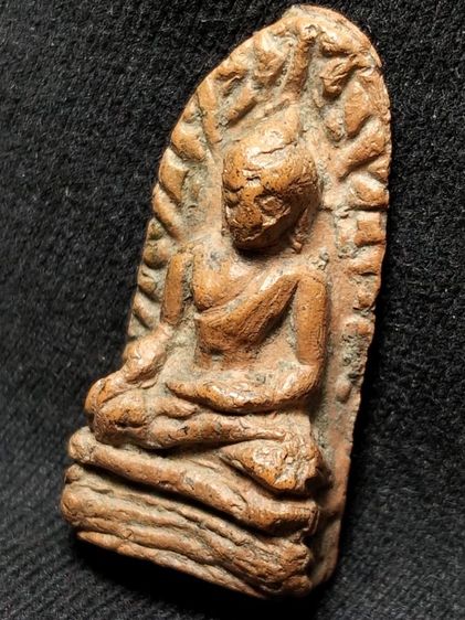 พระรอดลำพูนพิมพ์ใหญ่ครับ รูปที่ 13