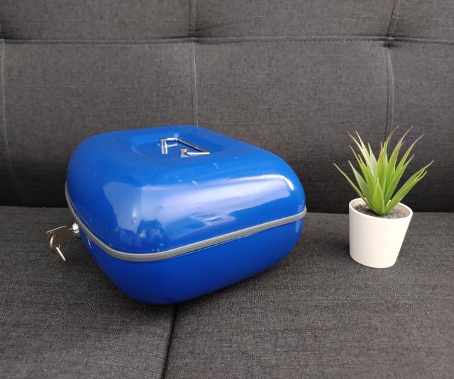 ส่งต่อ กล่องเซฟใส่เงิน เซฟเก็บเงิน กล่องเก็บเงิน กล่องเก็บของ ล็อคกุญแจได้ ขนาด 12 นิ้ว ทนทาน แข็งแรง มือสอง สภาพดี รูปที่ 7