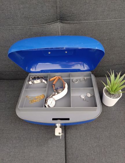 ส่งต่อ กล่องเซฟใส่เงิน เซฟเก็บเงิน กล่องเก็บเงิน กล่องเก็บของ ล็อคกุญแจได้ ขนาด 12 นิ้ว ทนทาน แข็งแรง มือสอง สภาพดี รูปที่ 4