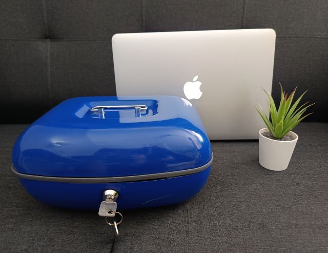 ส่งต่อ กล่องเซฟใส่เงิน เซฟเก็บเงิน กล่องเก็บเงิน กล่องเก็บของ ล็อคกุญแจได้ ขนาด 12 นิ้ว ทนทาน แข็งแรง มือสอง สภาพดี รูปที่ 9