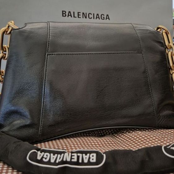 กระเป๋าBalenciaga
 รูปที่ 4