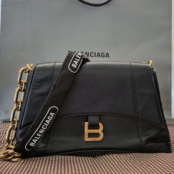 กระเป๋าBalenciaga
 รูปที่ 3