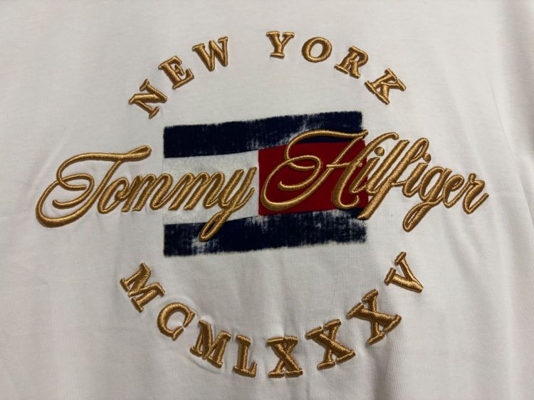 เสื้อยืด Tommy Hilfiger รูปที่ 2