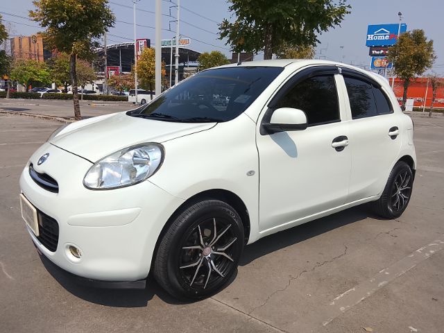 Nissan March 2012 1.2 E Sedan เบนซิน ไม่ติดแก๊ส เกียร์อัตโนมัติ ขาว รูปที่ 2