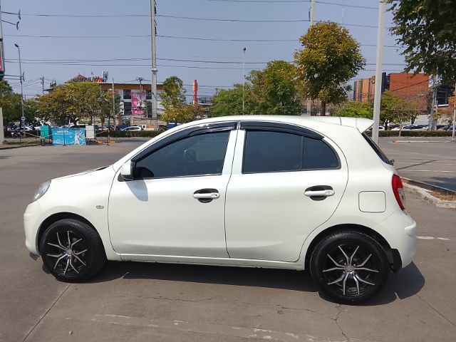 รถ Nissan March 1.2 E สี ขาว