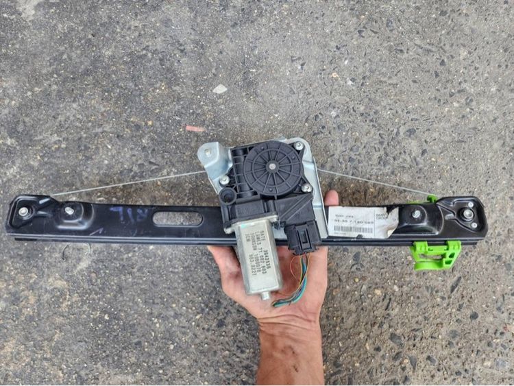 รางกระจก BMW E90 รูปที่ 4