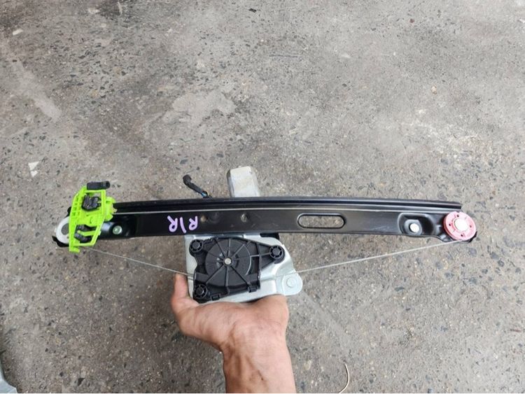 รางกระจก BMW E90 รูปที่ 6