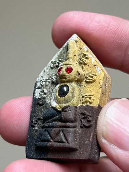 พระขุนแผน หลัง งั่งตาแดง ล.ป.คีย์ วัดศรีลำยอง จ.สุรินทร์ รุ่นมั่งมีเงินทอง ปี 49 รูปที่ 6