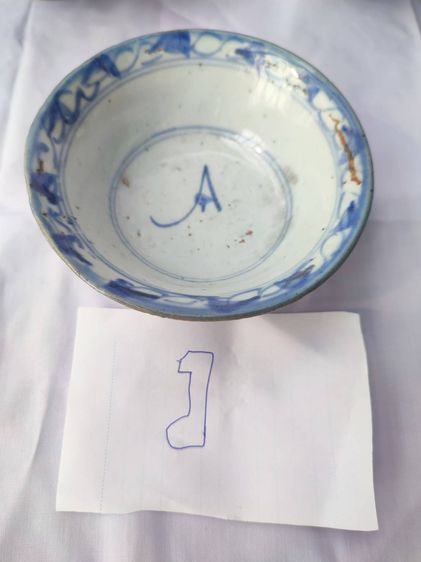 ชามปักไป่  ชามทรงปากผาย เครื่องกระเบื้องวาดลายครามโบราณ เนื้อกระเบื้องกังไส ใต้จานมีภาษาจีน รูปที่ 4