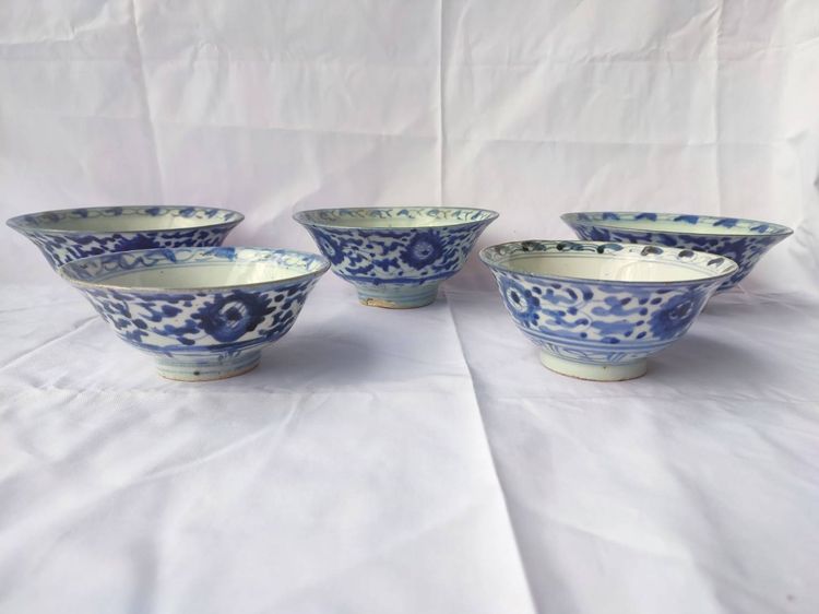 เซรามิคเก่า ชามปักไป่  ชามทรงปากผาย เครื่องกระเบื้องวาดลายครามโบราณ เนื้อกระเบื้องกังไส ใต้จานมีภาษาจีน