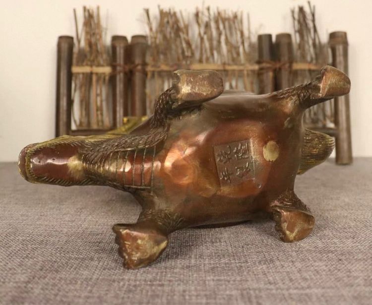 ✨ไก่มงคลที่ยืนอยู่บนเต่ามังกร ซึ่งเป็นเครื่องรางฮวงจุ้ย รูปที่ 4