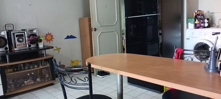 มีบางส่วน ไม่อนุญาต ไม่ใช่ เจ้าของขายเอง วอเตอร์ฟอร์ด รอยัลสูท เสนานิคม 1ทำเลเช่นนี้ พื้นที่ใช้สอย 65.69 มี 2 ห้องนอน 1 ห้องน้ำ เดินทางสะดวกทั้งรถยนต์ และรถไฟฟ้า รูปที่ 4