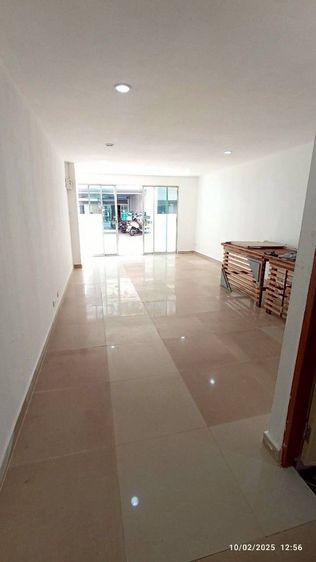 มีบางส่วน ร้านค้าใต้คอนโดรีเจ้นท์โฮม 1 พหลโยธิน 67 รูปที่ 2