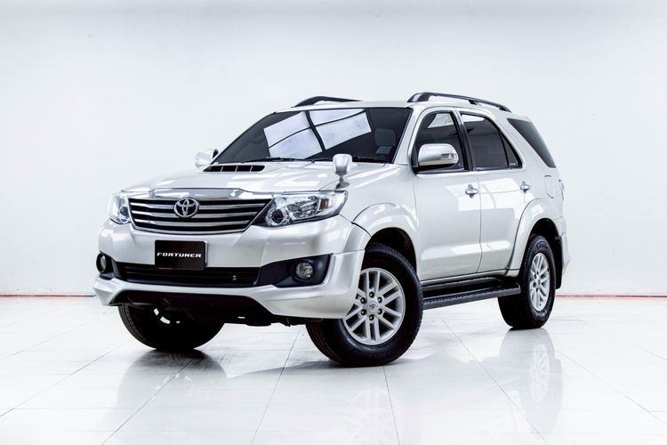 รถ Toyota Fortuner 3.0 V สี เทา