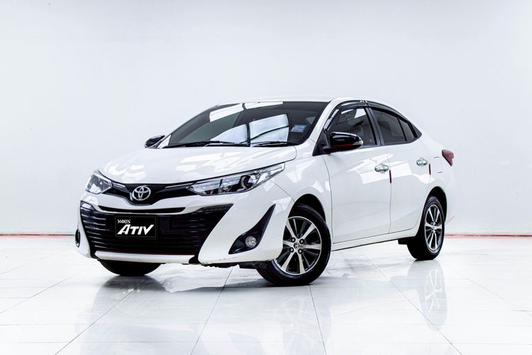 รถ Toyota Yaris ATIV 1.2 S สี ขาว