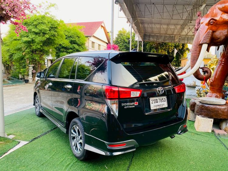 Toyota Innova 2022 2.8 Crysta Utility-car ดีเซล ไม่ติดแก๊ส เกียร์อัตโนมัติ ดำ รูปที่ 4