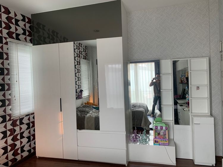  เตียง ตู้เสื้อผ้า ชั้นที่วี โต๊ะเครื่องแป้ง รูปที่ 3