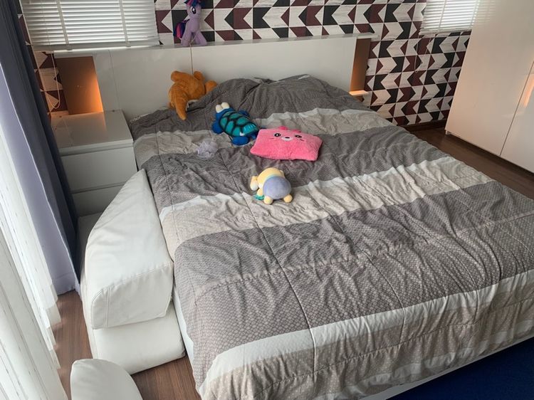  เตียง ตู้เสื้อผ้า ชั้นที่วี โต๊ะเครื่องแป้ง รูปที่ 6