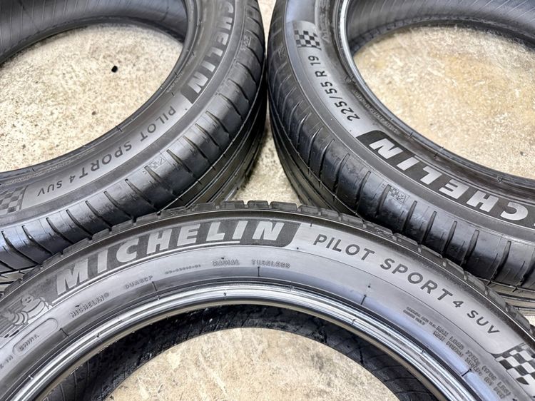 ยางขอบ 19” ยี่ห้อ MICHELIN รุ่น PILOT SPORT 4 SUV ขนาด 225-55R19 ปี 24 ดอกยางสวยมากๆ ไม่ปะ ไม่บวม รับประกัน