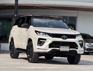Fortuner GR SPORT หลังคาดำ ขับ4 ตัวท็อปสุด ไมล์5หมื่น