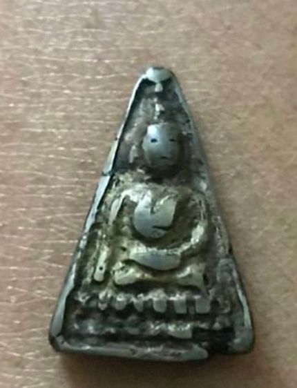 พระหลวงพ่อเพชร เนื้อเงิน